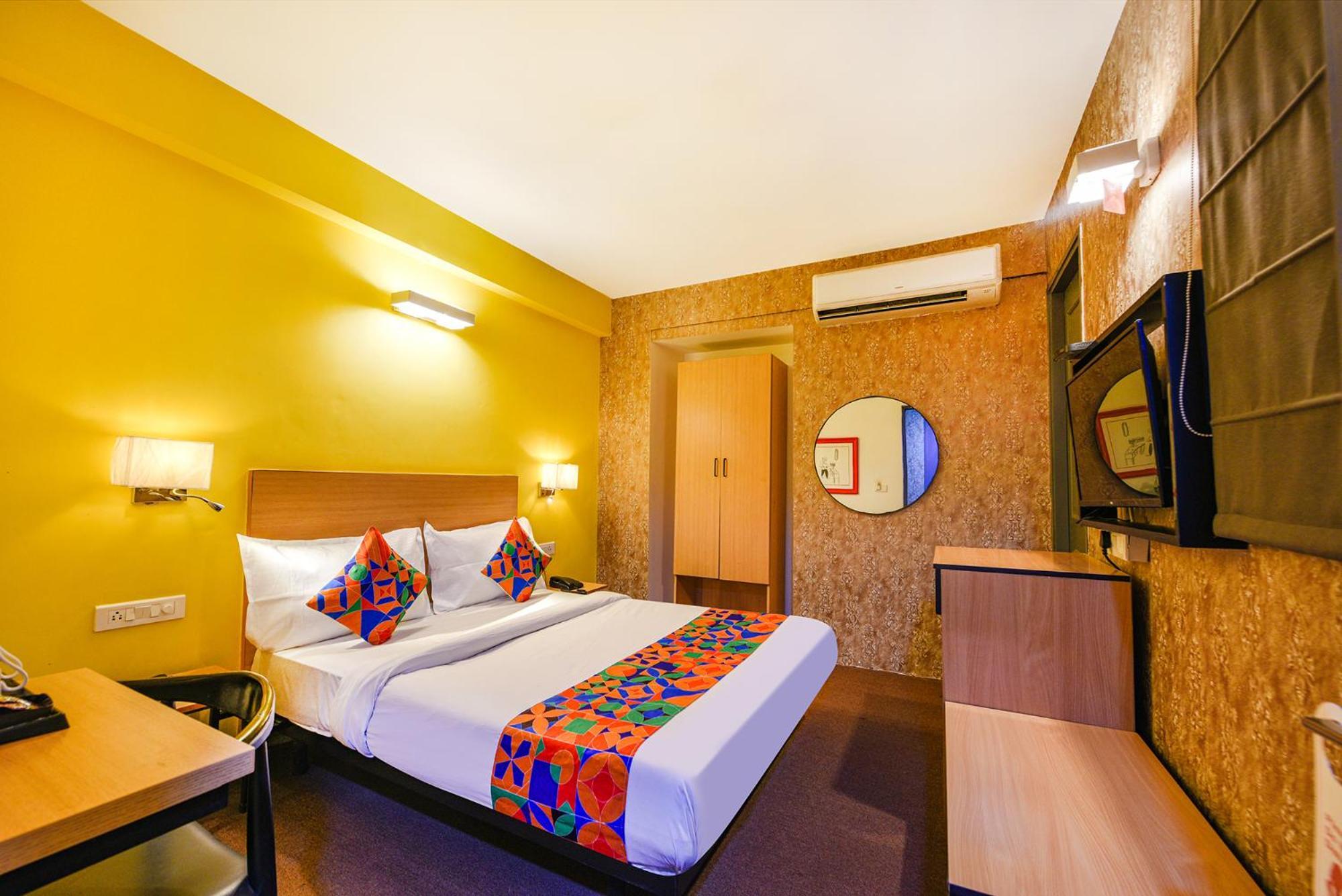 Fabhotel Old Meple Leaf คูร์เคาน์ ภายนอก รูปภาพ