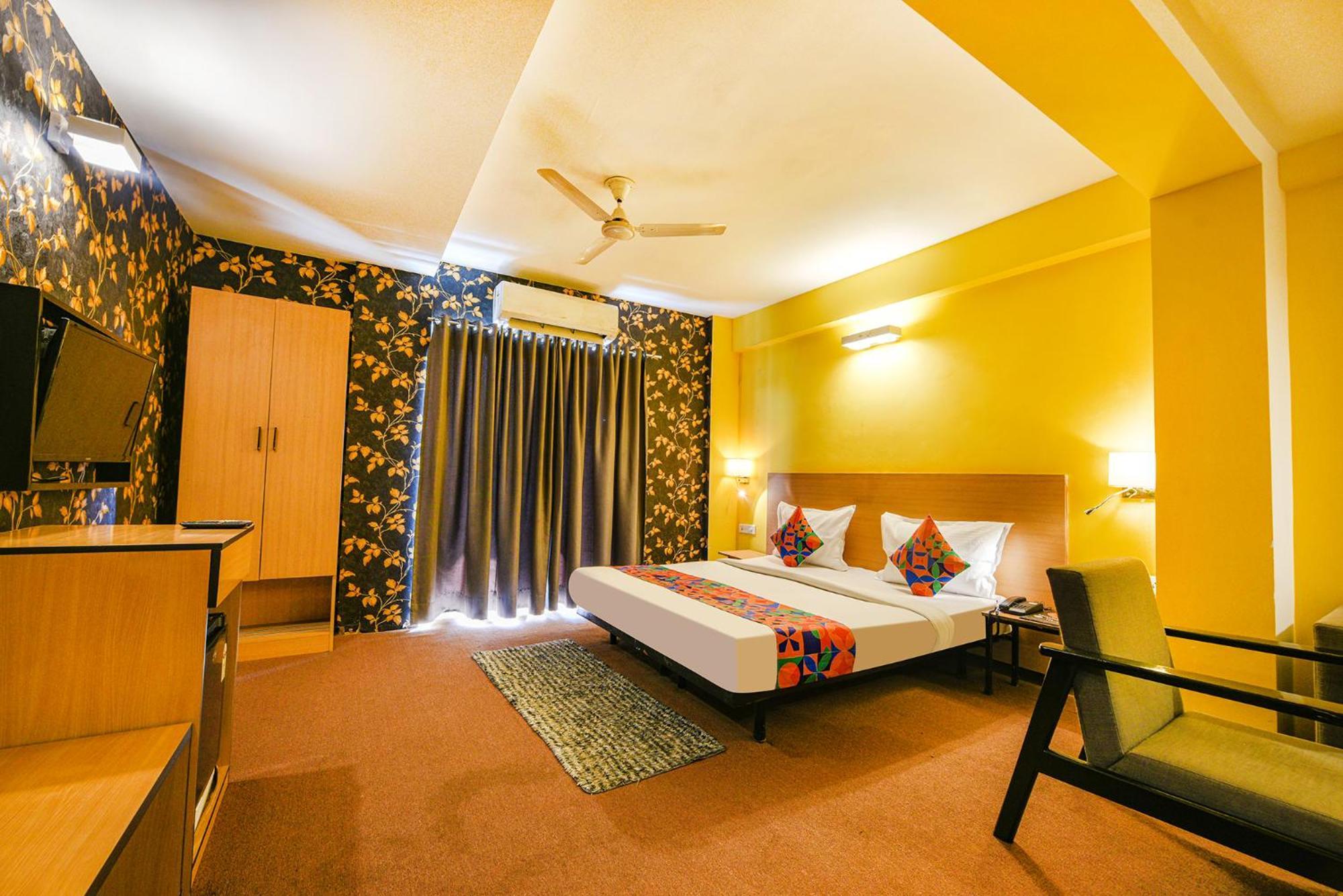 Fabhotel Old Meple Leaf คูร์เคาน์ ภายนอก รูปภาพ