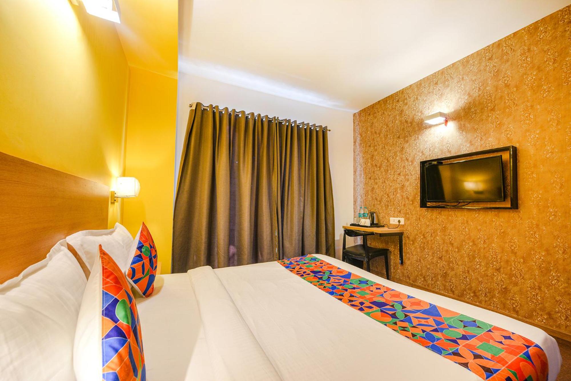 Fabhotel Old Meple Leaf คูร์เคาน์ ภายนอก รูปภาพ