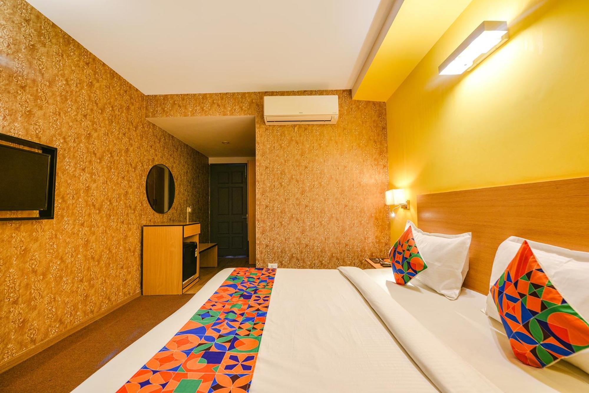 Fabhotel Old Meple Leaf คูร์เคาน์ ภายนอก รูปภาพ